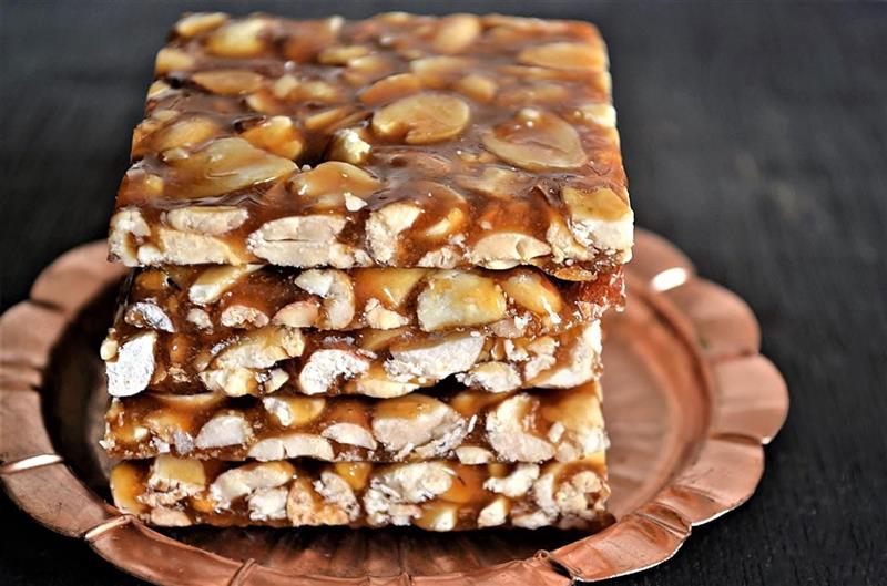 Peanut Chikki Made with Jaggery,Crunchy Jaggery Peanut Brittle, Healthy Indian Sweet Snack,Winter Special Snack 250gm